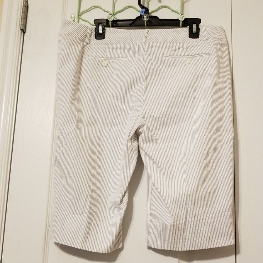 New York & Company Bermuda Shorts - Picture 2 of 3
